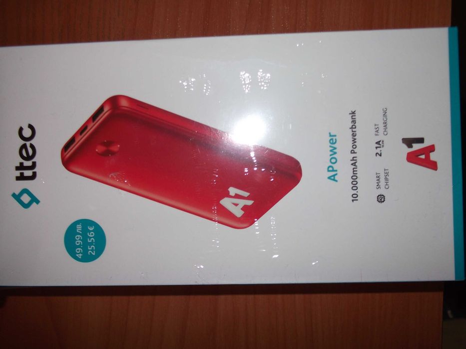 Нов телефон Motorola g 06, с преносимо зарядно, пето поколение.