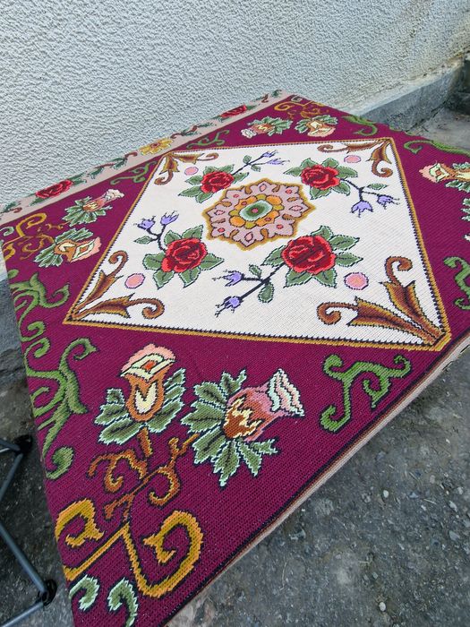 Vand fete masa cusute manual în chelin