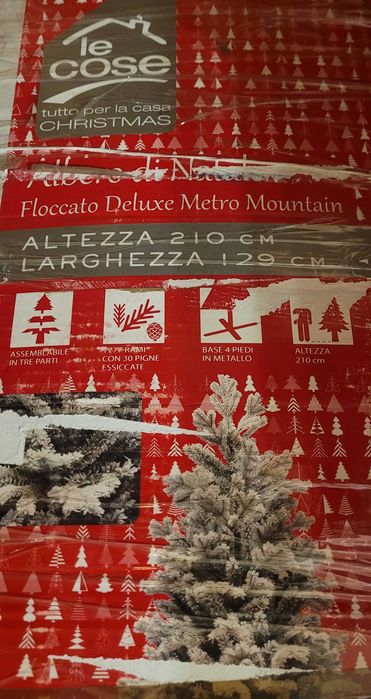 Brad artificial cu zapada si conuri