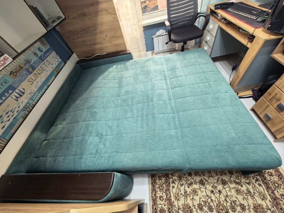 Продам диван двухместный