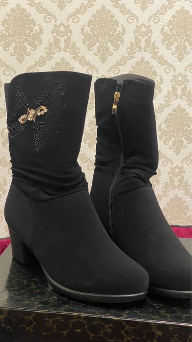 замшевые чёрные ботинки