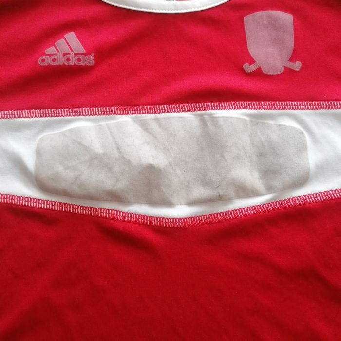 Подарявам 3-4 г Adidas футболен комплект