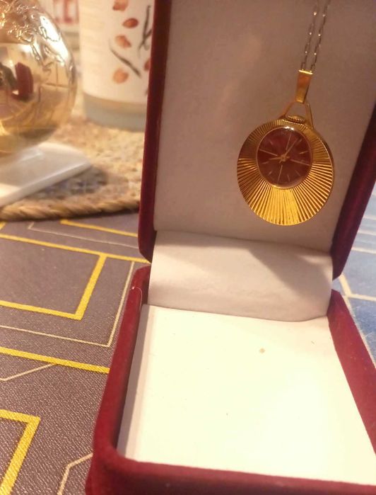 Руски часовници,колие и два настолни