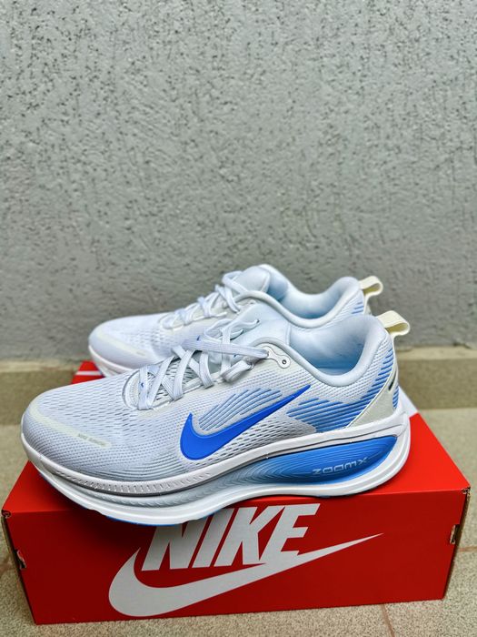 Nike Vomero 18  EU 42