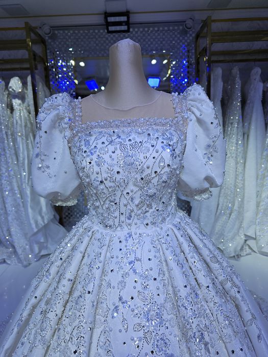 Келин куйлаклар сотилади. Яхши холатда куп кийилмаган. Арзон нархларда