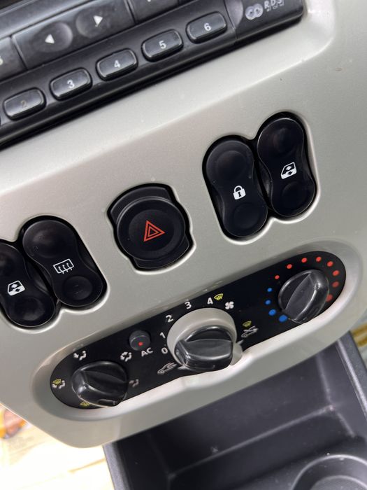 Dacia Logan 2012 Black line