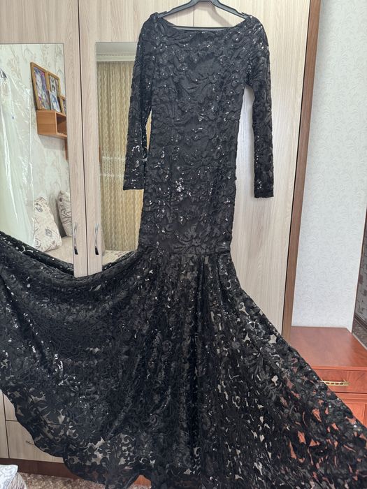 Продам вечернее платье со шлейфом