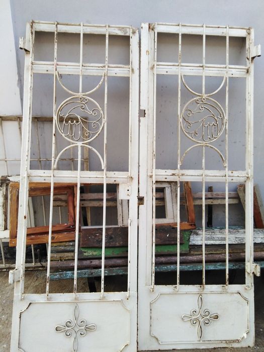 Двери железные продам