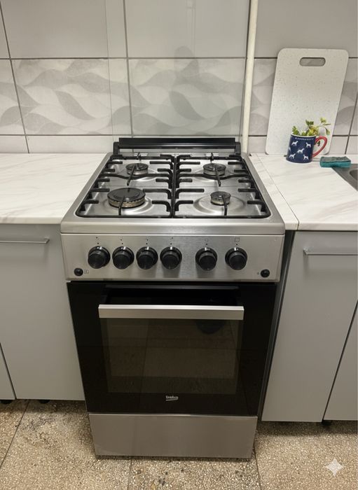 Oportunitate: Bucătărie Completă Modernă + Aragaz Beko + Hotă