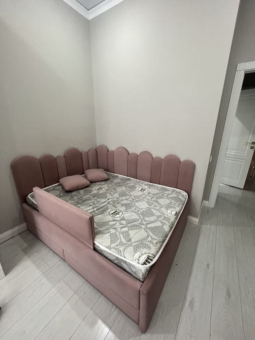 Детская кровать в отличном состояний