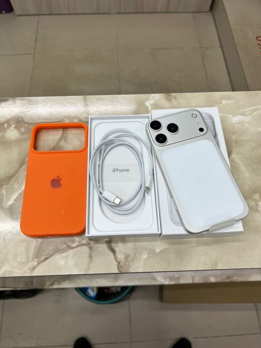 iPhone XR в корпусе iPhone 17 Pro