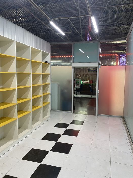 Продам бутик вместе с мебелью