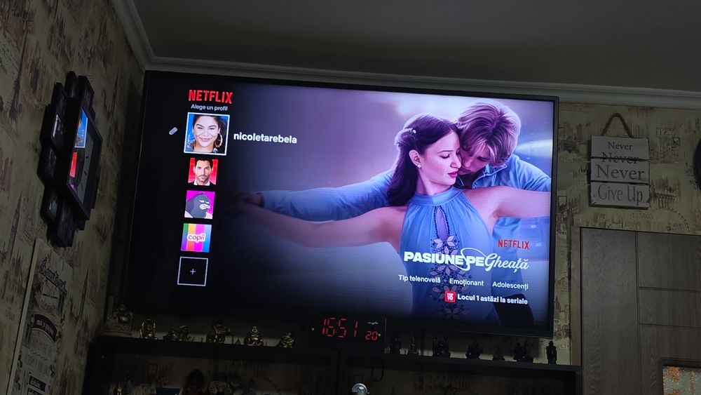 Tv  Hitachi Led 50 inch . 126 cm