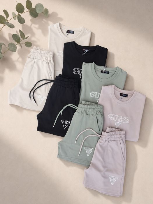 Дамски комплектиКъси панталони Налични размери C, M, L, XL. Памучна материя и достъпни цени.