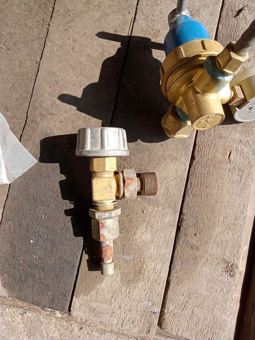 Продам кислородный редуктор,Водомер.