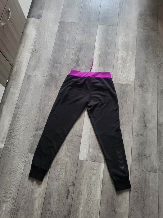 Vand pantaloni de trening hummel