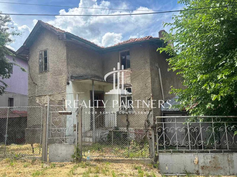 Продава КЪЩА - Център, гр. Перник