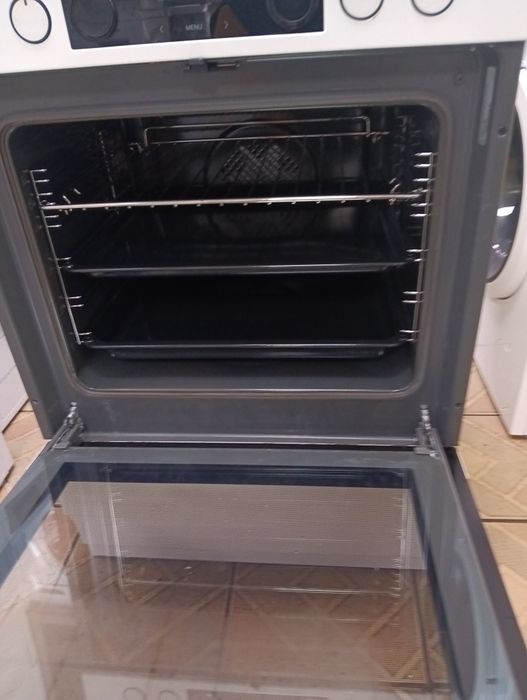 Свободно стояща печка с керамичен плот GRAM  с две години ГАРАНЦИЯ!