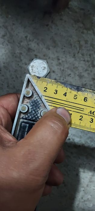 Продам 40шт. Болтов и шурупов