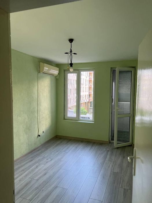 Дава се под наем Тристаен апартамент в Бургас, Център - 86 кв.м за 306 € - Снимка #1