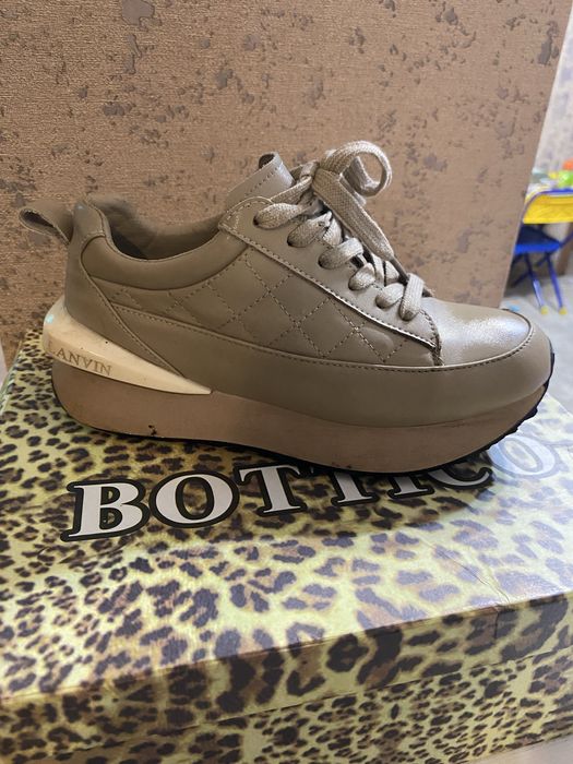 Кросовки кожанные