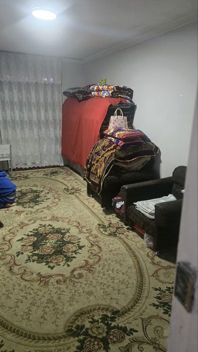 Продаю, квартиру 4-х комнатную 72 метр квадратных, ремонт средний,.