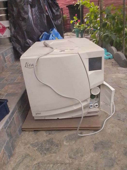 Vând autoclav lisa,