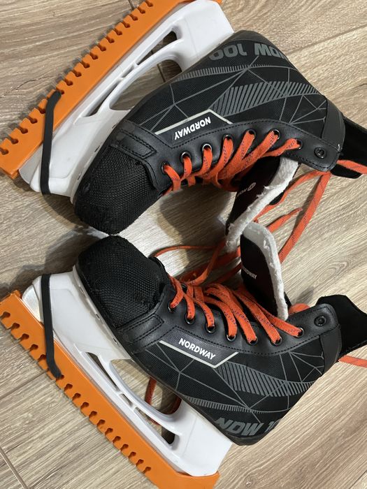 Хокейный коньки