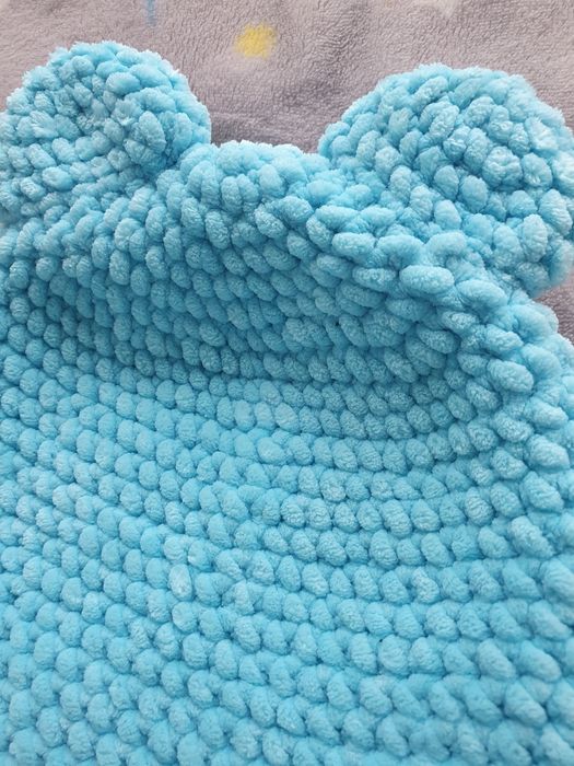 Шапка теплая, зимняя на 2-3 года