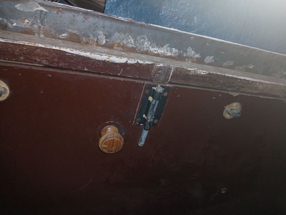 Продам железную дверь