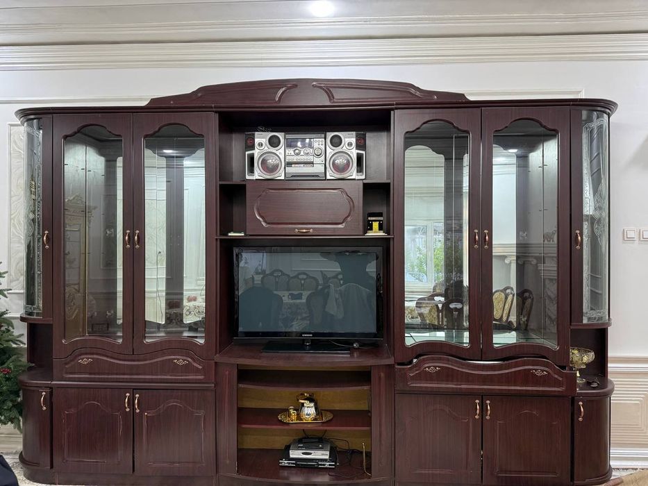 Стенка +Самсунг ТВ +Магнитофон срочна  сотилади. Холати аъло.