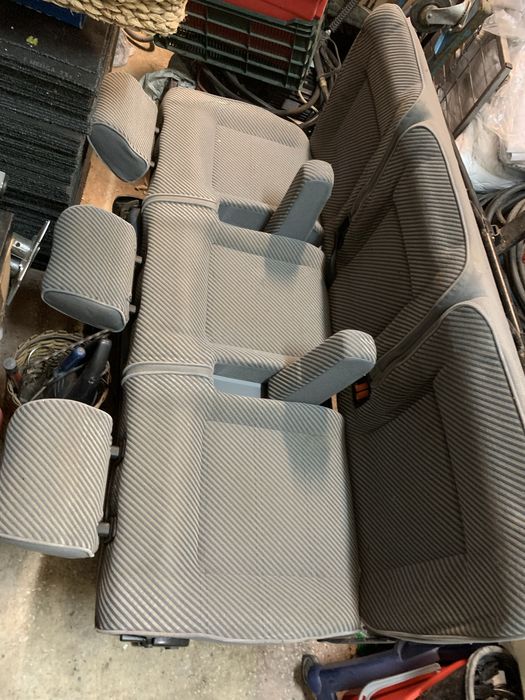 Vand doua banchete de caravelle