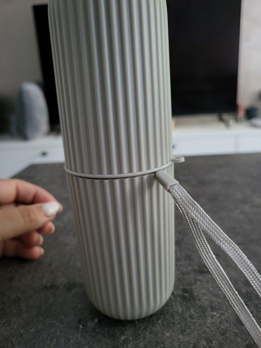 Travel mug pentru periuta