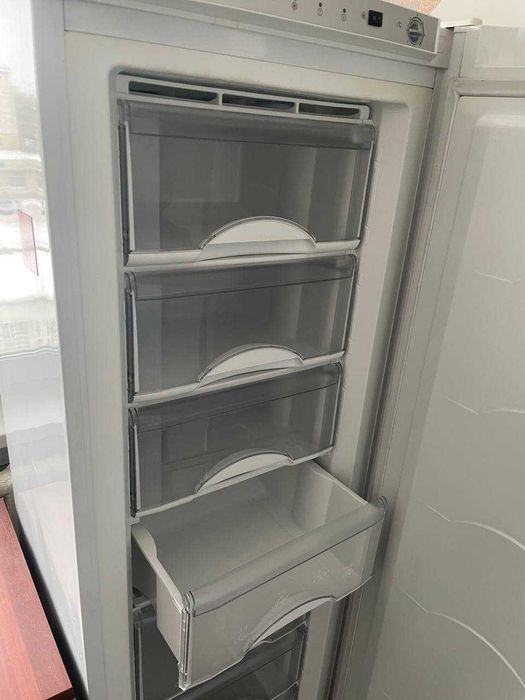 Продам Холодильник(Состояние НОВОЕ)