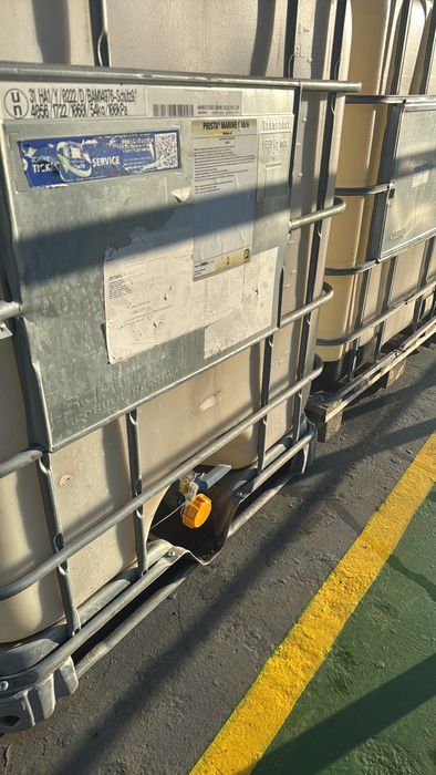 Продавам резервоари(бидони) за съхранение на течности