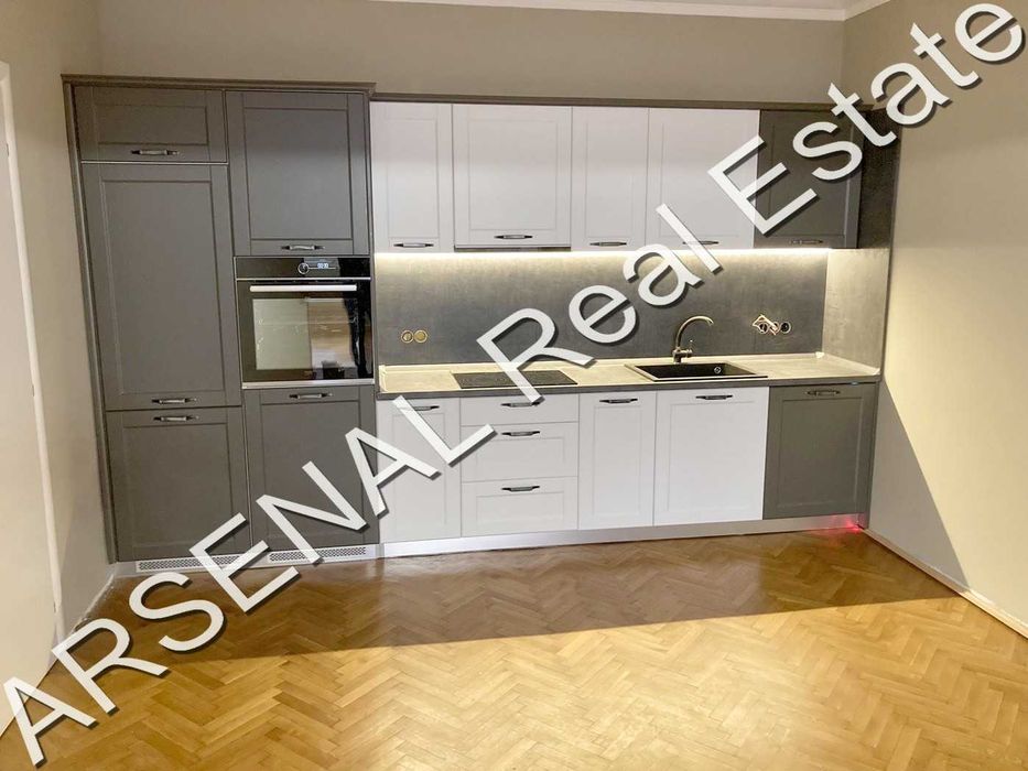 Дава се под наем Двустаен апартамент в София, Център - 85 кв.м за 1100 € - Снимка #2