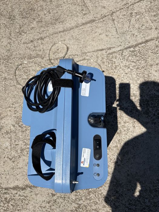 concentrator de oxigen Philips Respironics EverFlo de culoare albastră
