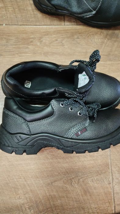 Продам рабочию обувь