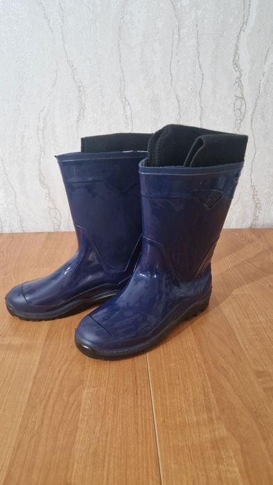 Продам резиновые сапоги