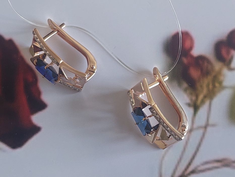 Золотые серьги с бриллиантами