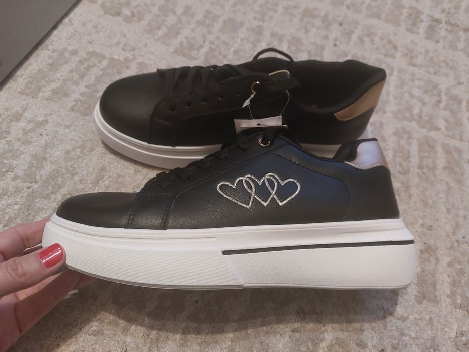 35 лв, нови маратонки с етикет, 40 номер,  стелка 25 см