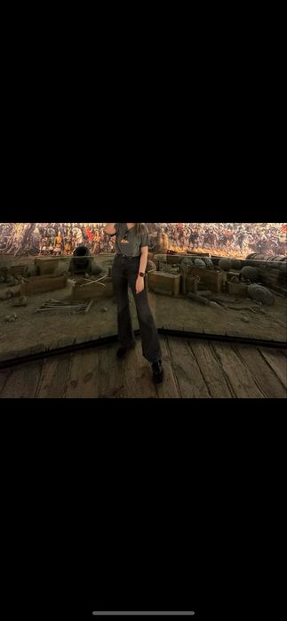 Продам джинсы левис