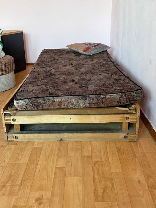 кровать и матрац даром
