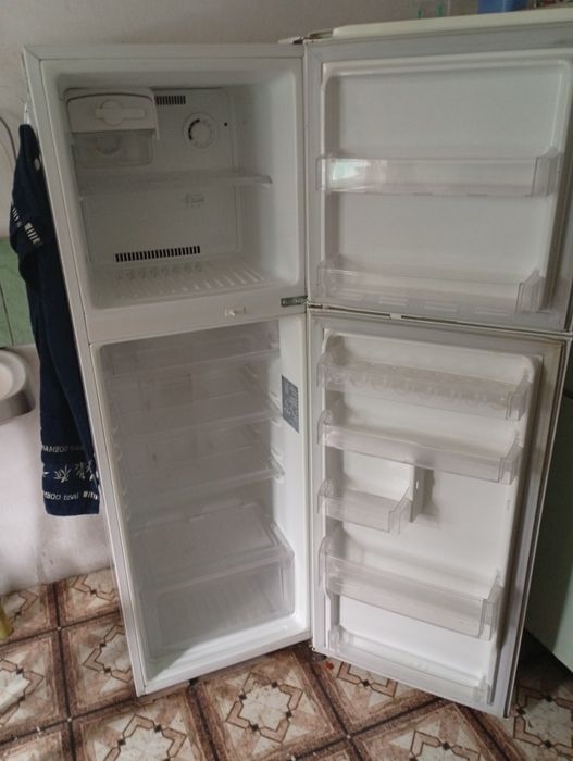 LG холодильник продам