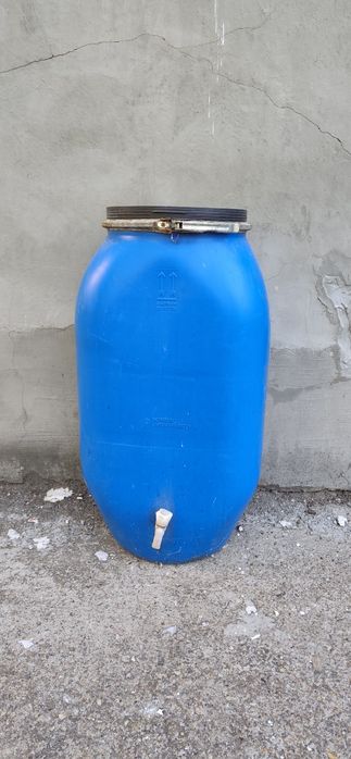 Продавам бидони различни размери