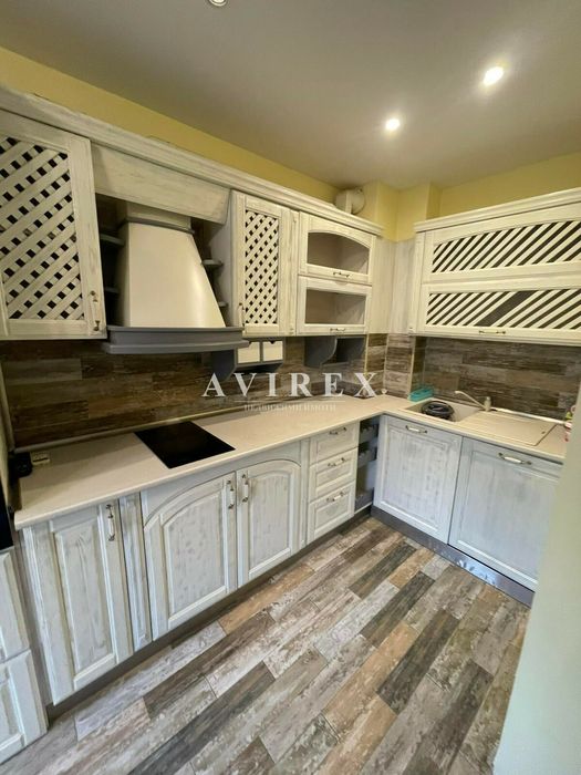 Продава се Тристаен апартамент в Пловдив, Кючук Париж - 80 кв.м за 1144 €/кв.м - Снимка #2