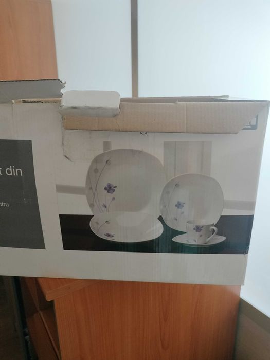 Набор столовых тарелок