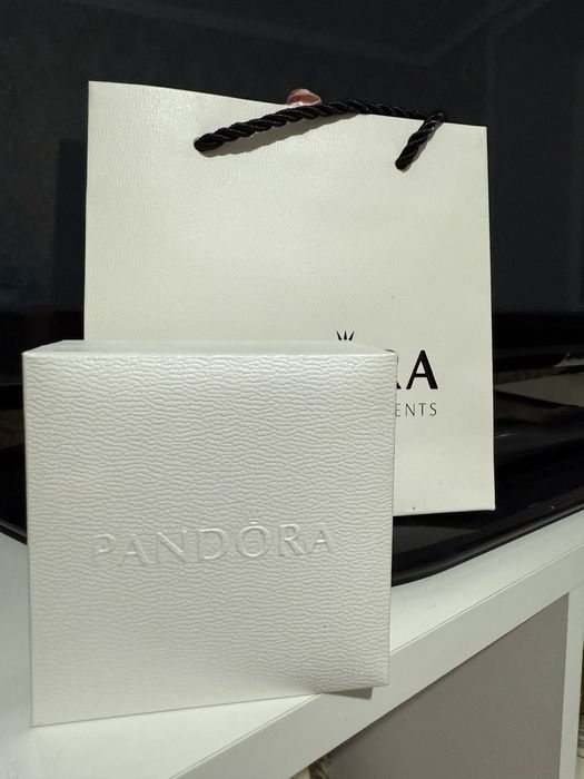 Браслет Pandora.