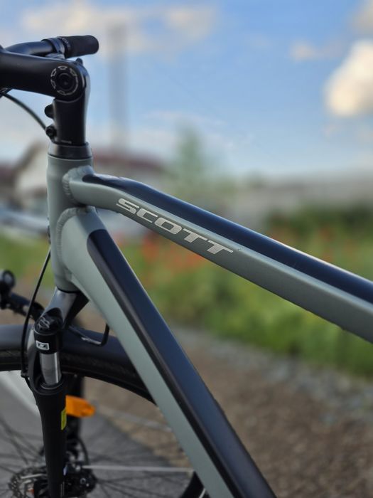 Vand bicicleta Scott de treking,echipata complet,cumparata din magazin