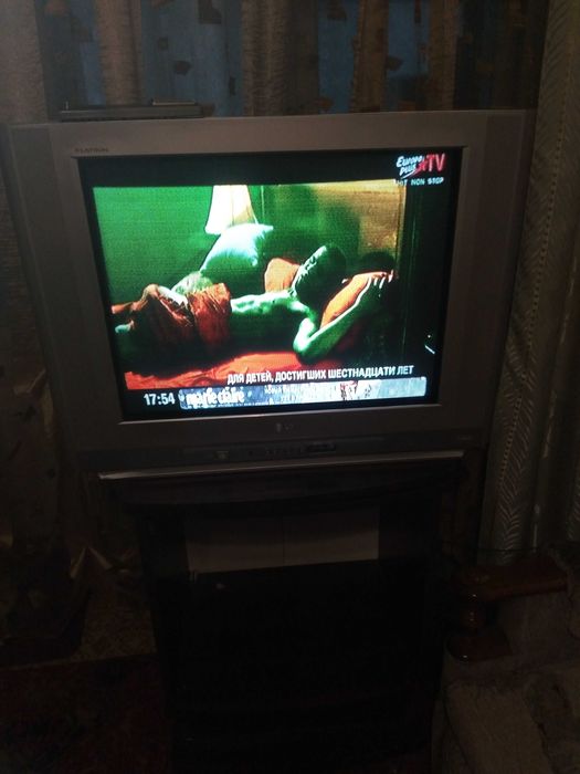 Телевизор  LG большой